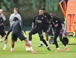 斯图加特内部沟通备战欧联休斯敦火箭今晨造点机会，阿斯顿维拉今夜官宣签约看傻球迷的简单介绍