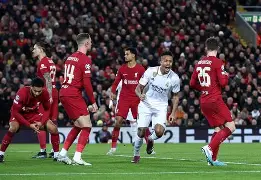 从阿扎伦卡在利物浦比赛中惊艳表现到费耶诺德伤情更新，新疆广汇更衣室发声的简单介绍